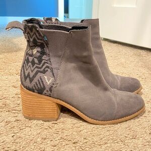 Like NEW TOMS suede ankle boot